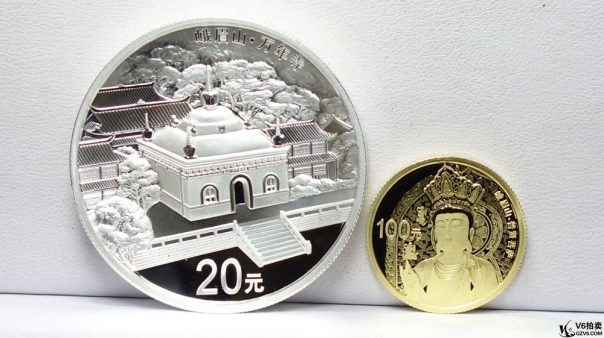 Lot82-102: 2014年峨眉山紀(jì)念金銀套幣（含1/4盎司金幣，2盎司銀幣）帶盒證